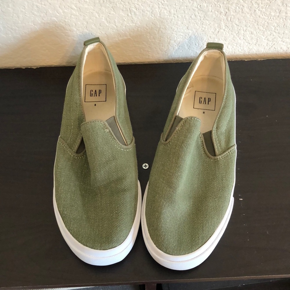GAP Slip On Fabric Sneakers - Size 8 - Green